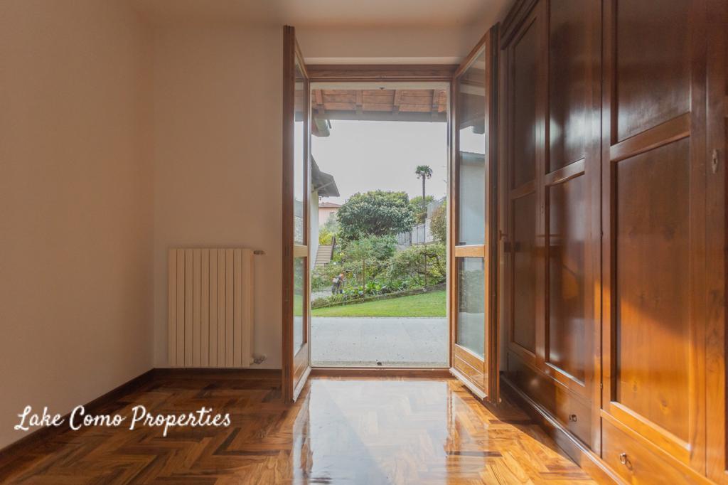 8 room house in Lake Como, photo #2, listing #91614432