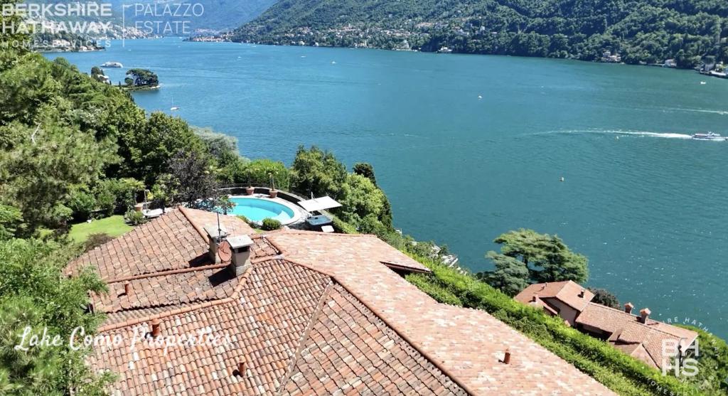 10 room house in Lake Como, photo #2, listing #106773450
