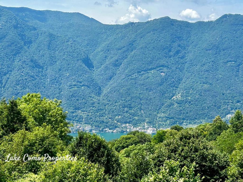 8 room house in Nesso, photo #3, listing #106036224