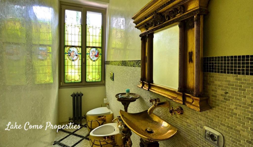 4 room house in Argegno, photo #9, listing #85235304