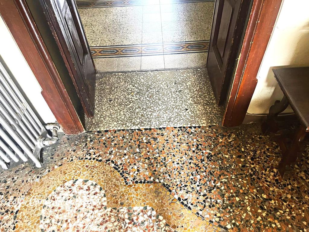 8 room apartment in Lake Como, photo #1, listing #90419952