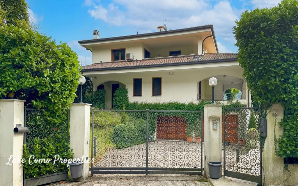 11 room house in Lake Como, photo #1, listing #105882042