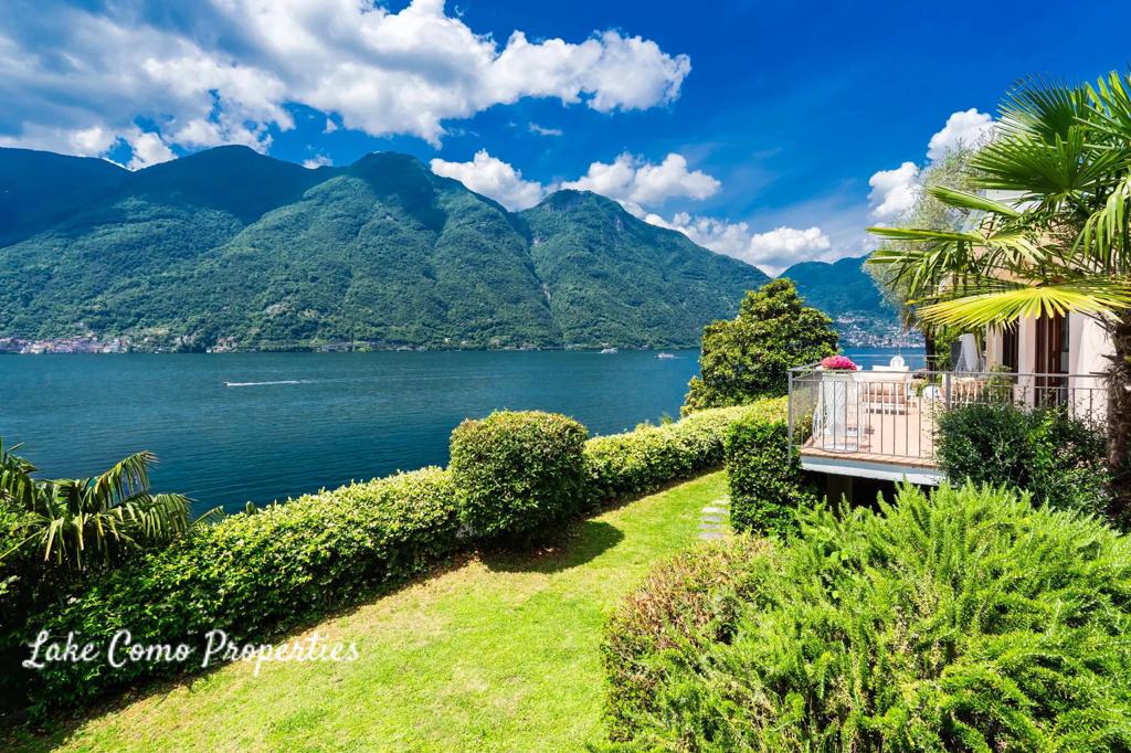 8 room house in Nesso, photo #1, listing #106454460
