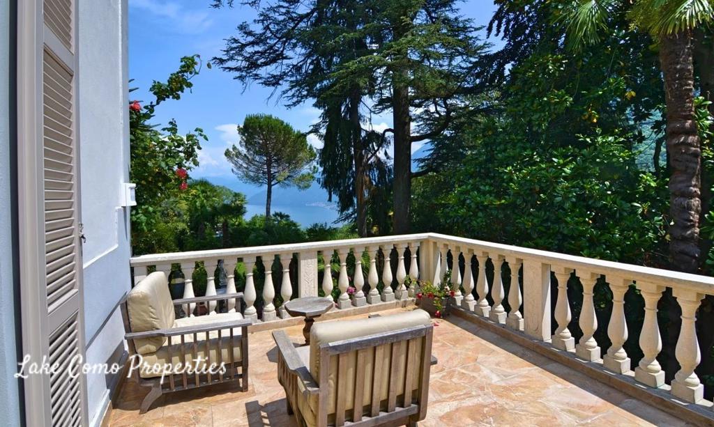 4 room house in Argegno, photo #2, listing #85235304