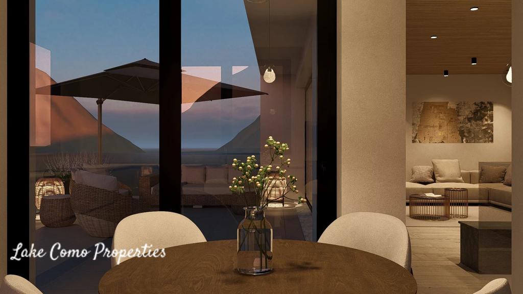 9 room house in Sala Comacina, photo #1, listing #98453040