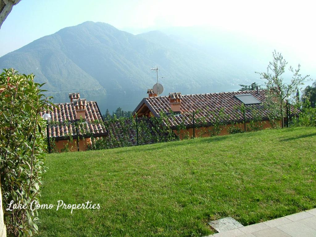 5 room house in Lake Como, 240 m², photo #2, listing #68705742