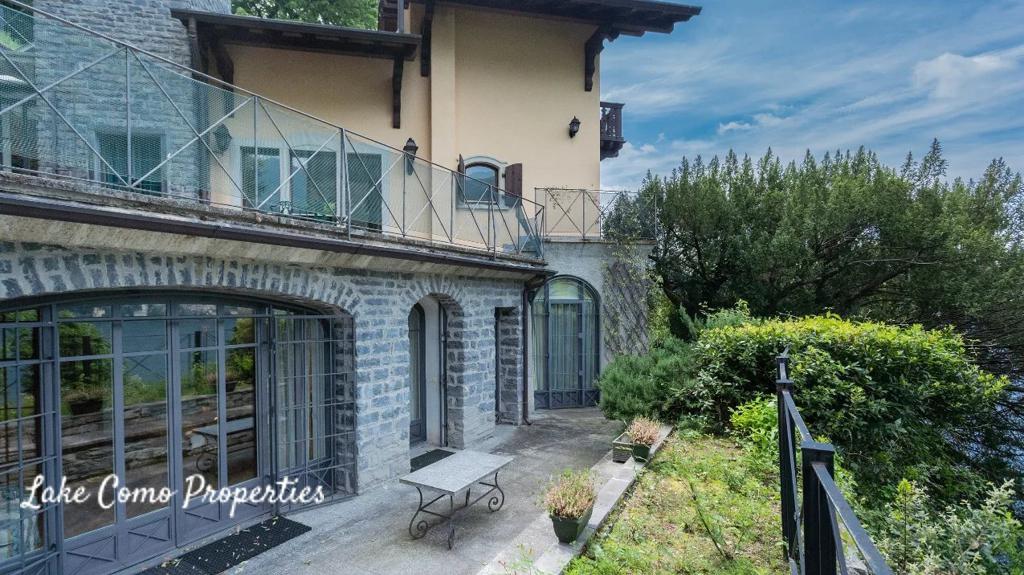 5 room house in Torno, photo #2, listing #85234086