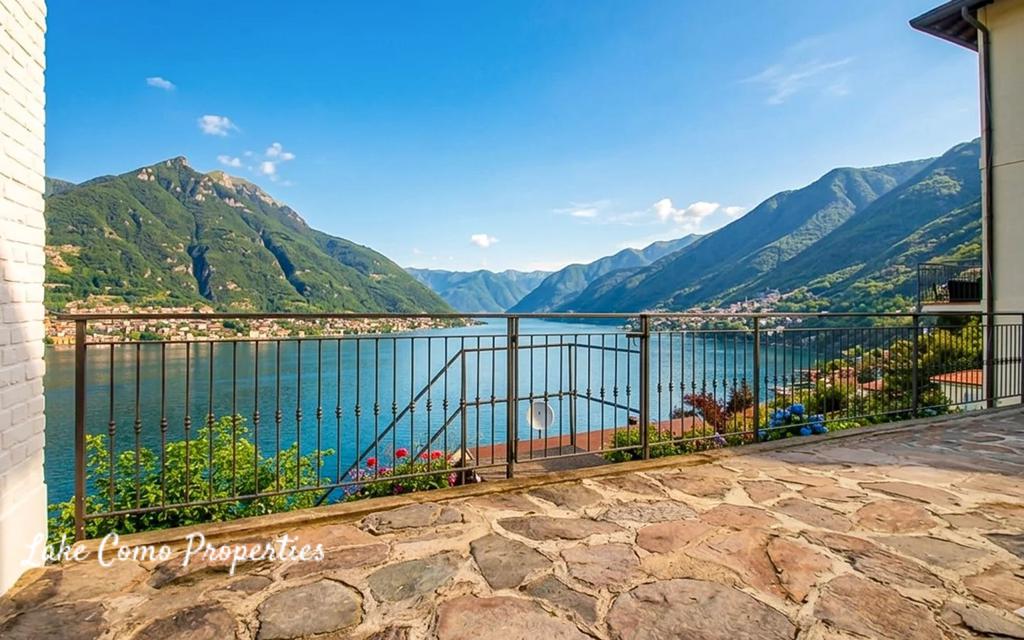 8 room house in Faggeto Lario, photo #2, listing #106337448