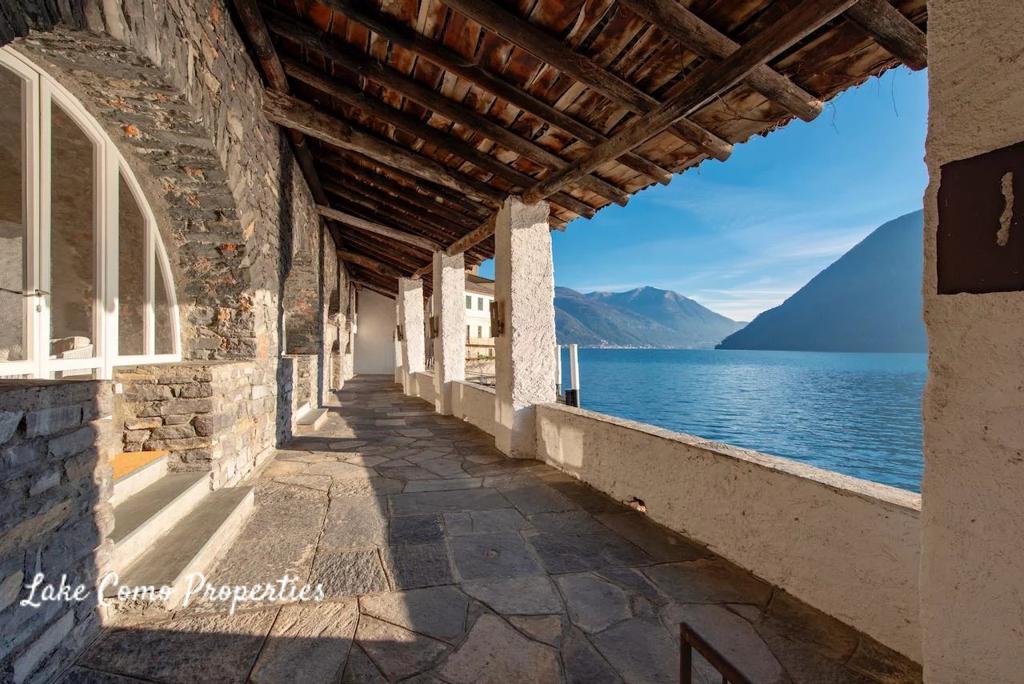 10 room house in Lake Como, photo #1, listing #106208718