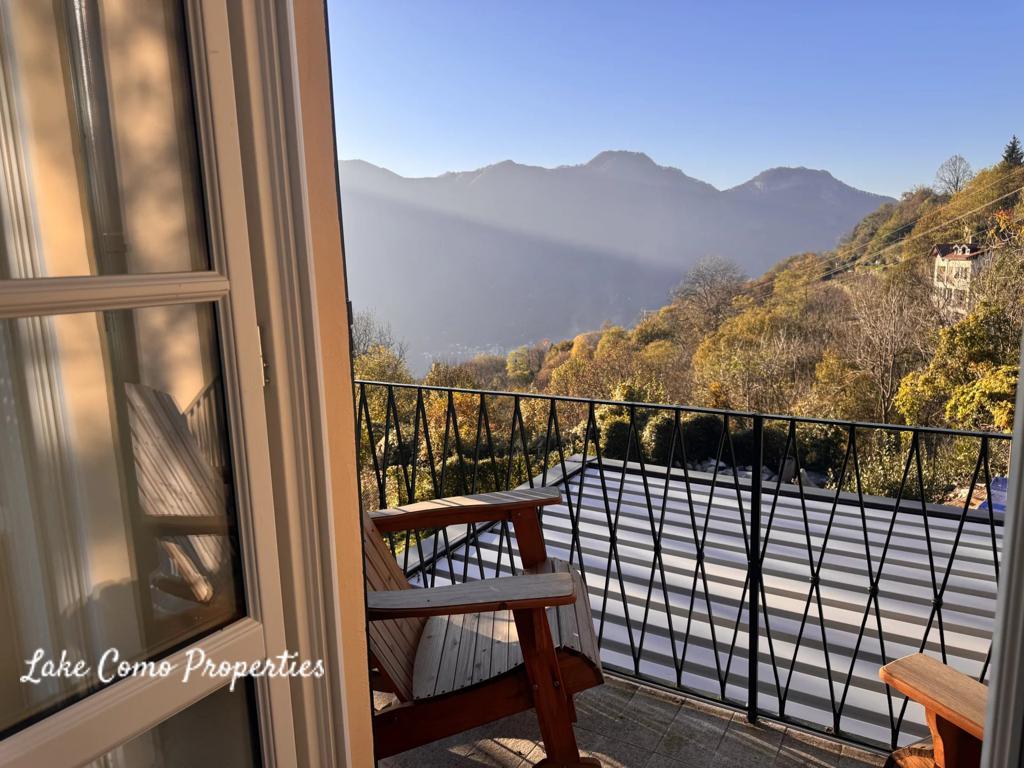 8 room house in Nesso, photo #2, listing #106036224