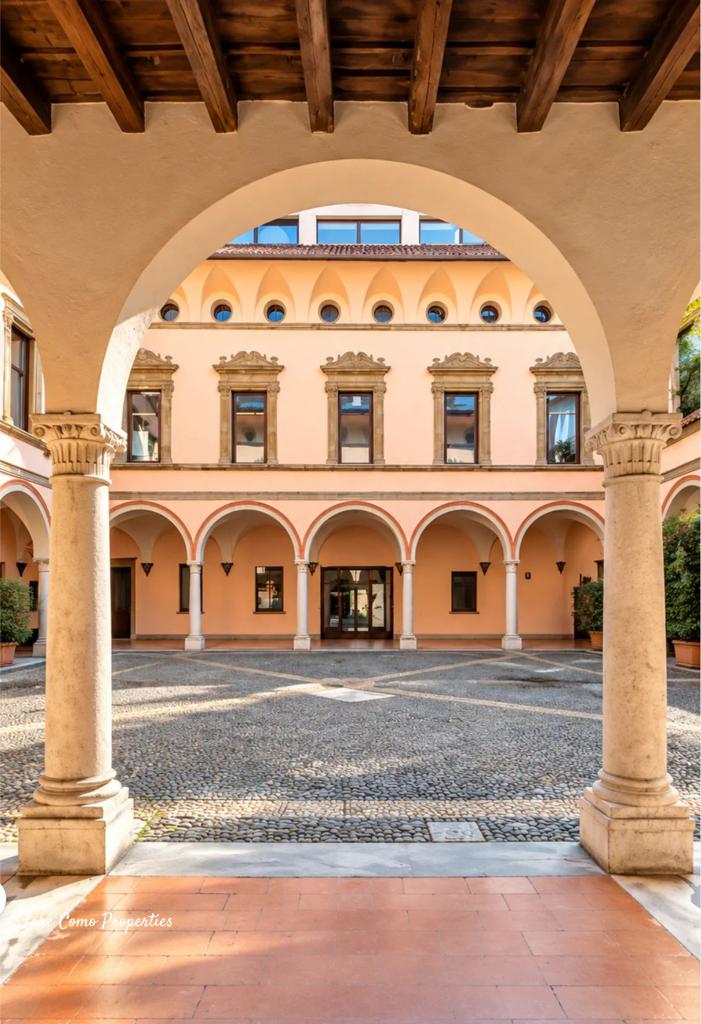 Apartment in Lake Como, photo #1, listing #107290932