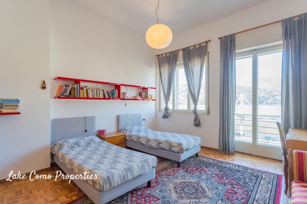 5 room apartment in Lake Como, photo #1, listing #91426566