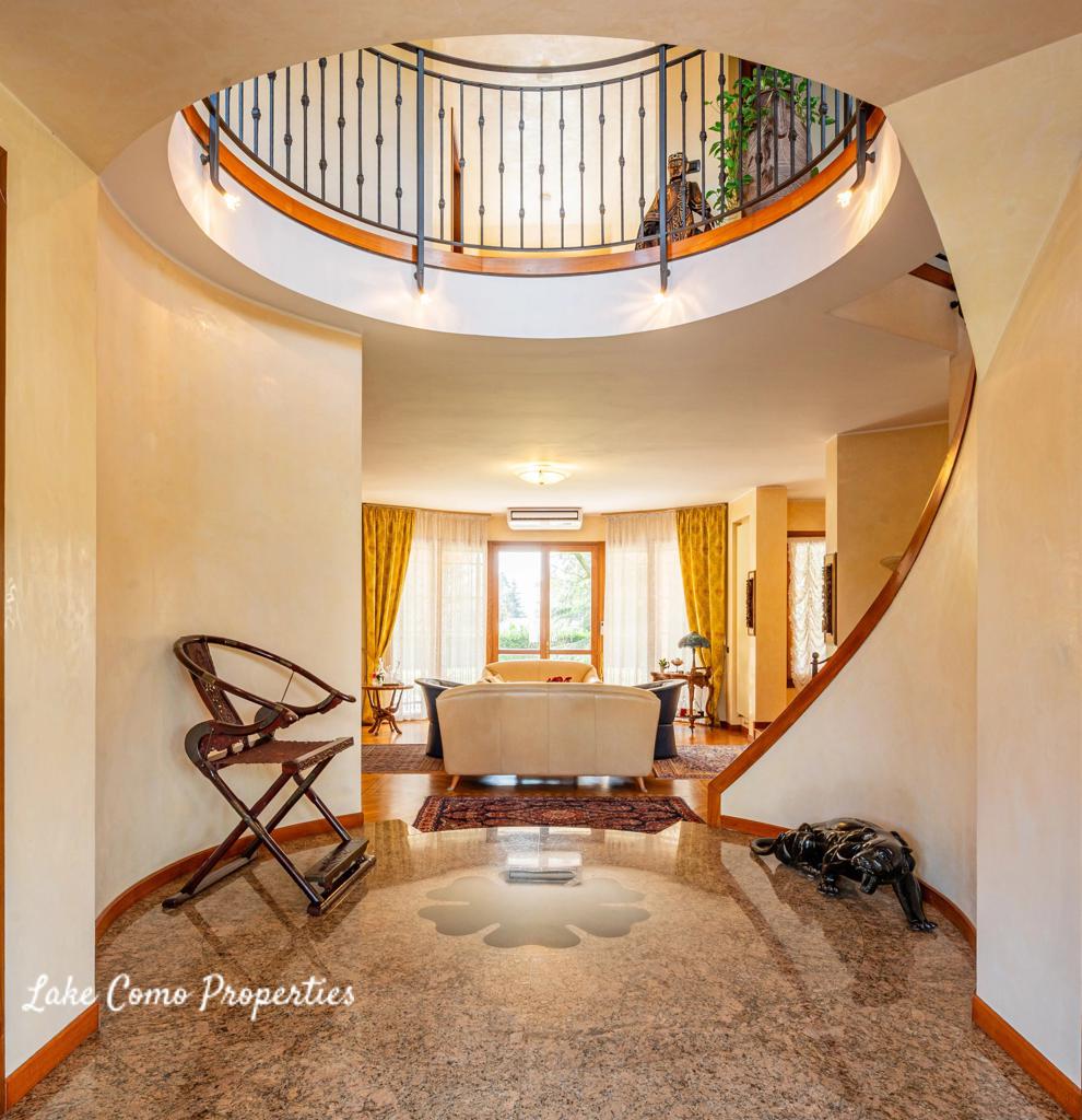 6 room house in Lake Como, photo #1, listing #106050210