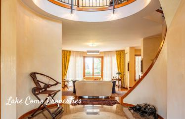 6 room house in Lake Como