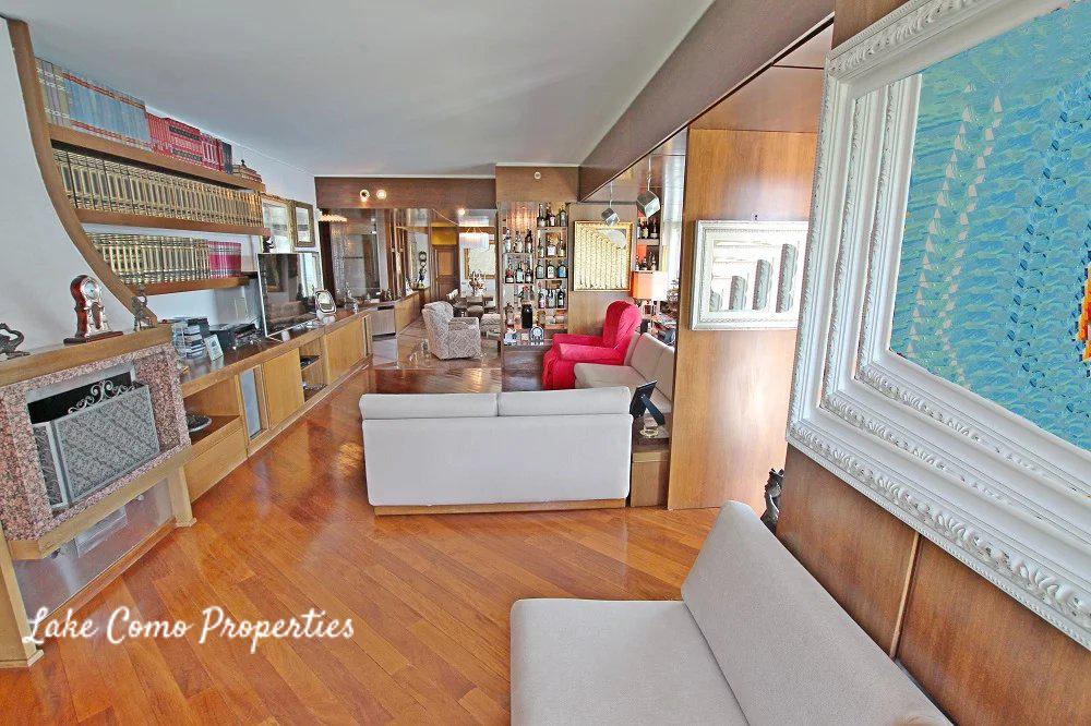 6 room apartment in Lake Como, photo #1, listing #85233918