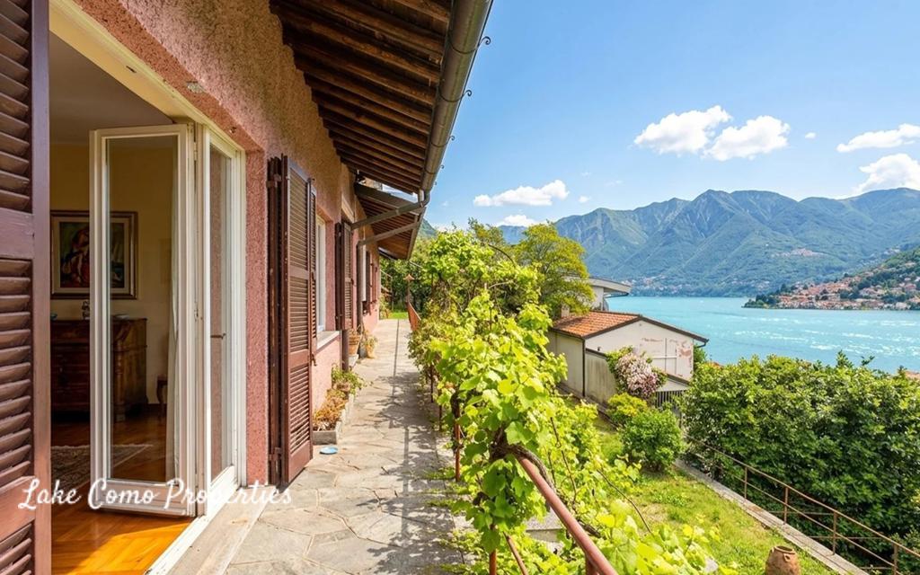 12 room house in Moltrasio, photo #1, listing #106236396