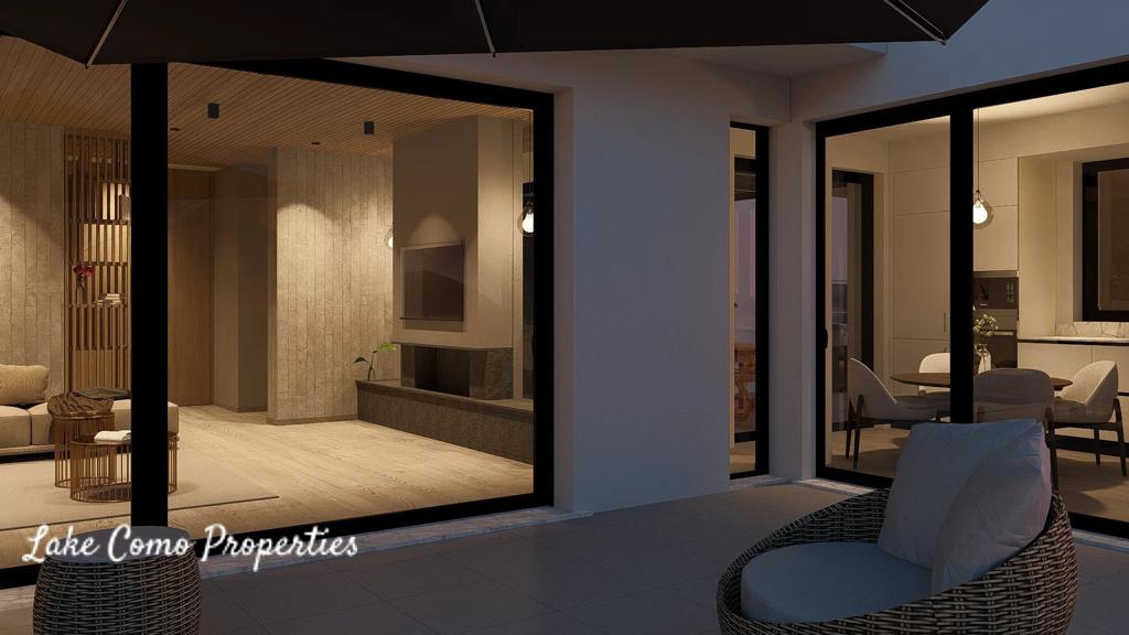 9 room house in Sala Comacina, photo #2, listing #98453040