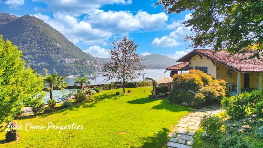 10 room house in Lake Como, photo #1, listing #106773450