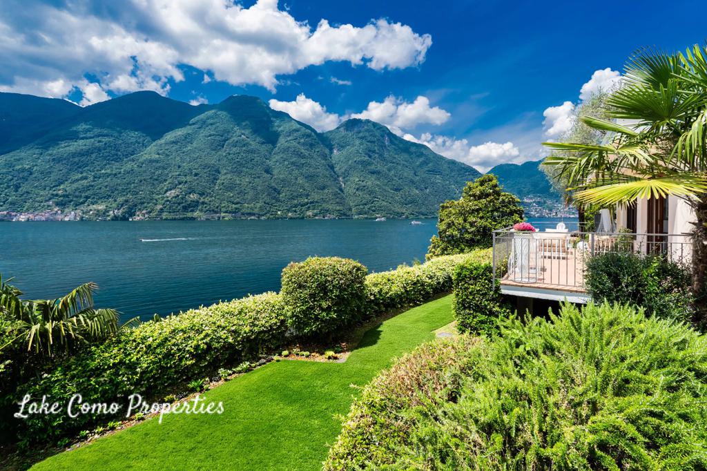 8 room house in Nesso, photo #1, listing #106454460