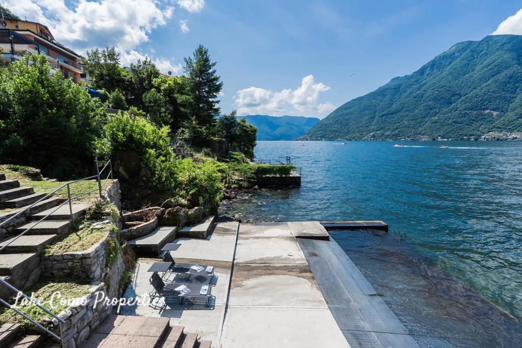 8 room house in Nesso, photo #3, listing #106454460