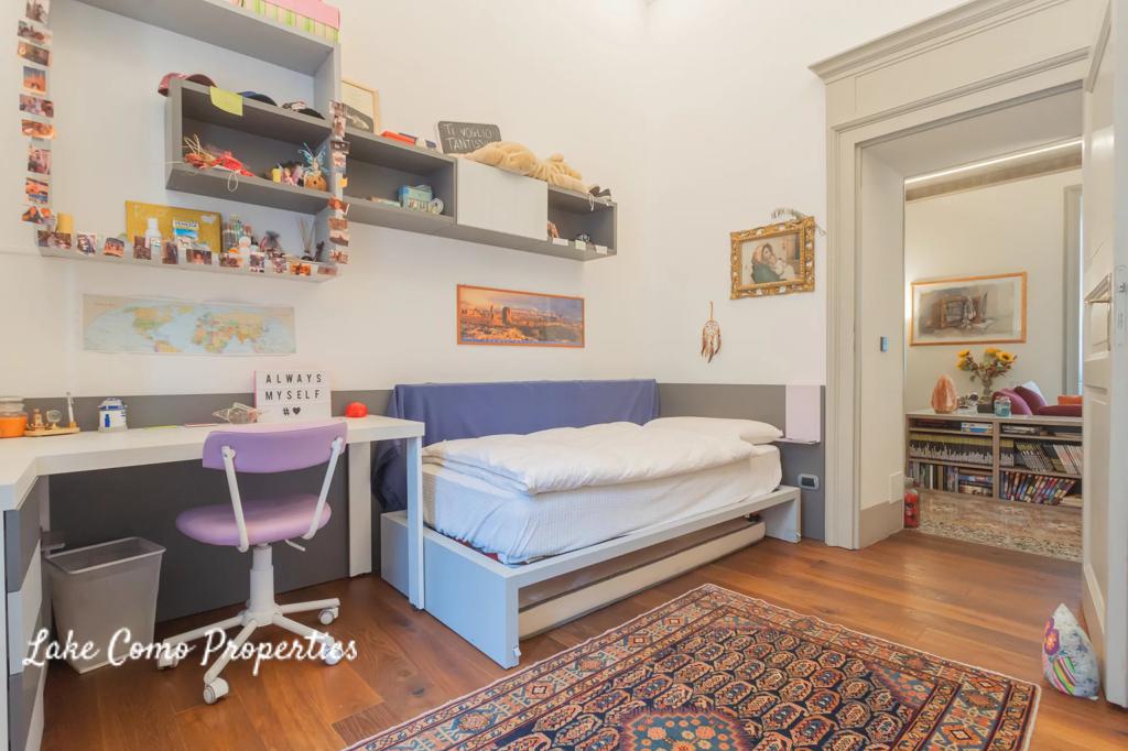 5 room apartment in Lake Como, photo #1, listing #95380236