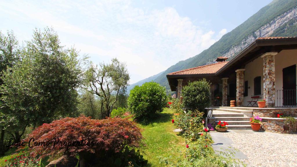 House in Lake Como, 250 m², photo #1, listing #74838330