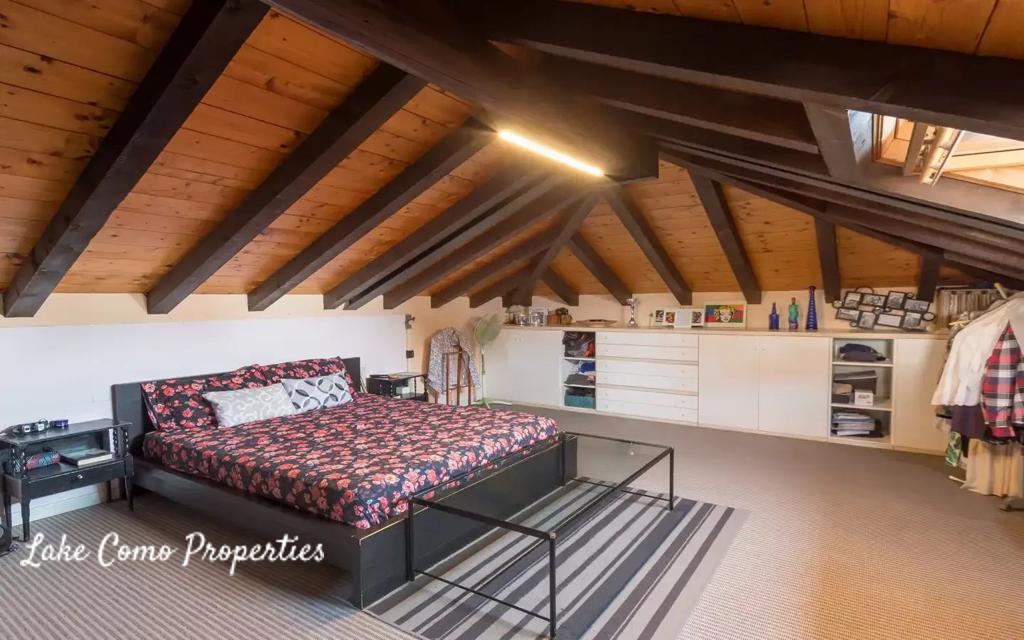24 room house in Lake Como, photo #1, listing #105067872