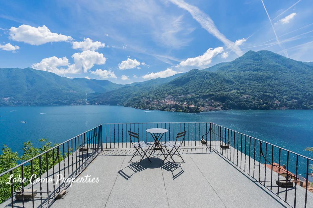 6 room house in Moltrasio, photo #2, listing #106610574
