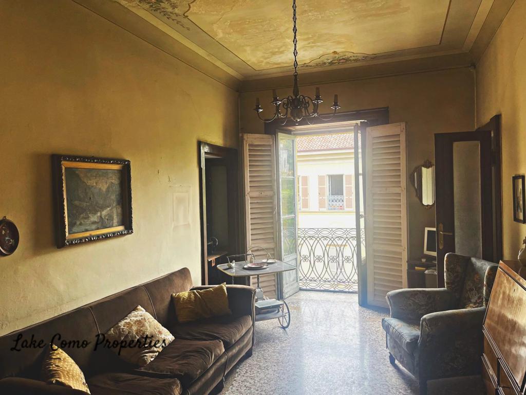 8 room apartment in Lake Como, photo #1, listing #90419952