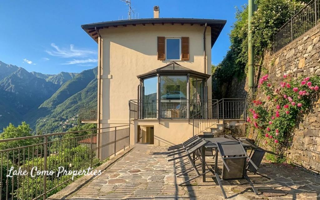 8 room house in Faggeto Lario, photo #3, listing #106337448